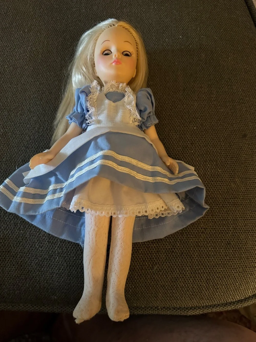 Vintage 1980 Alice in Wonderland Doll
